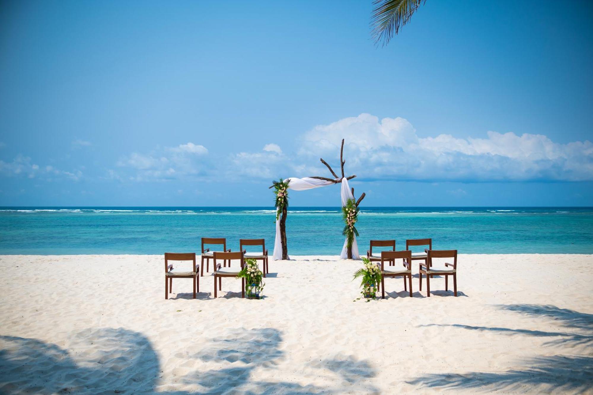 Diamonds Leisure Beach & Golf Resort Diani Beach Bagian luar foto Beach at Iberostar Grand Hotel Bávaro