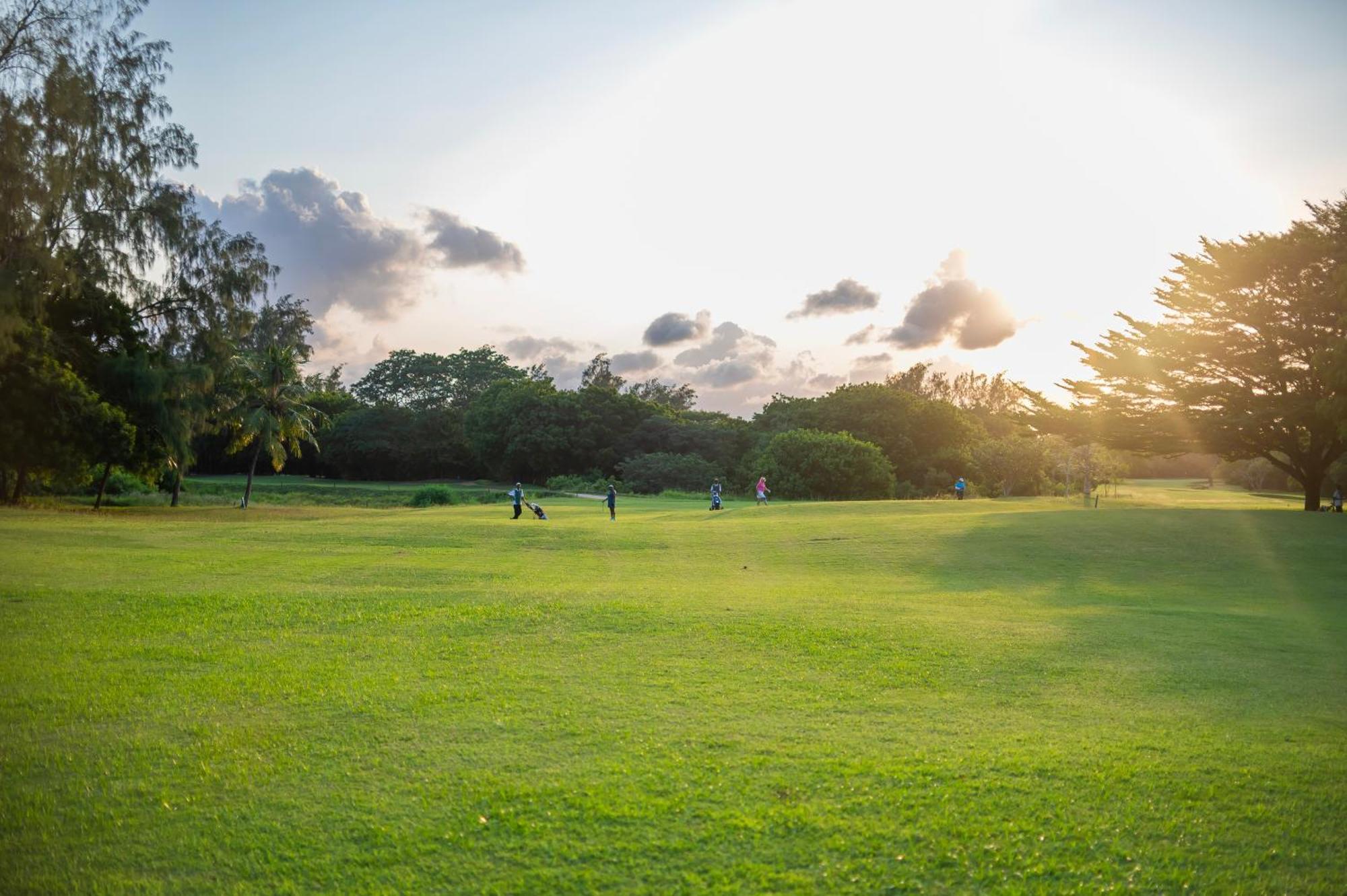 Diamonds Leisure Beach & Golf Resort Diani Beach Bagian luar foto View of the park
