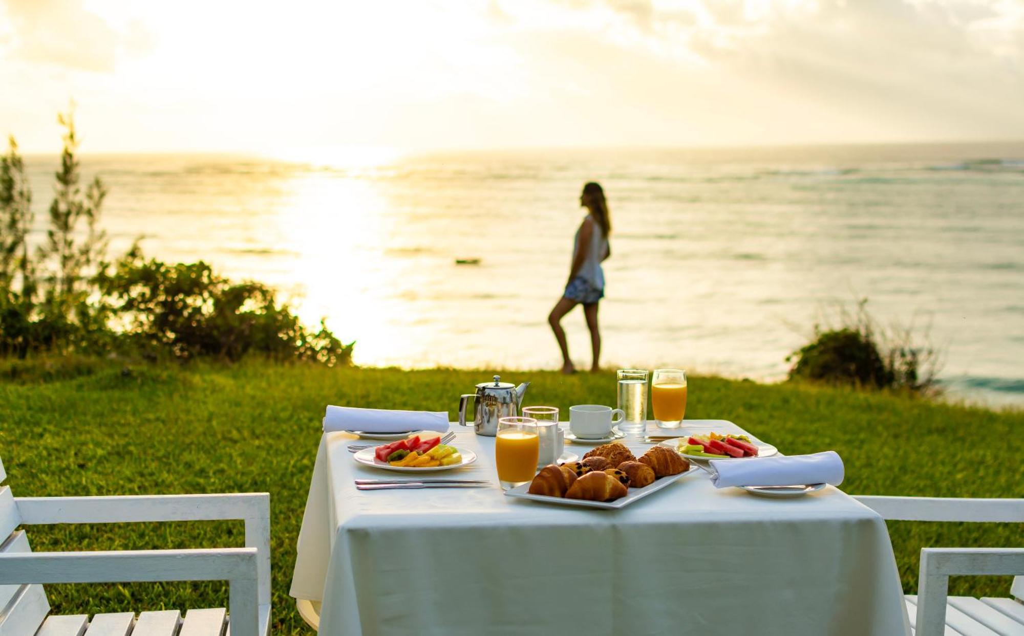 Diamonds Leisure Beach & Golf Resort Diani Beach Bagian luar foto Breakfast at the Beach