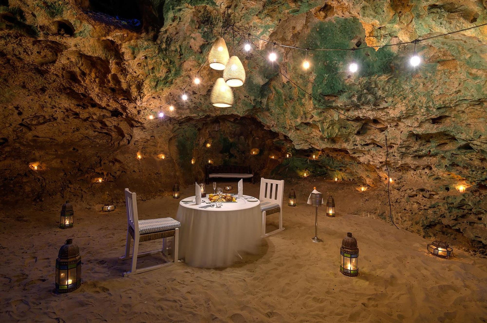 Diamonds Leisure Beach & Golf Resort Diani Beach Bagian luar foto The Cave Restaurant