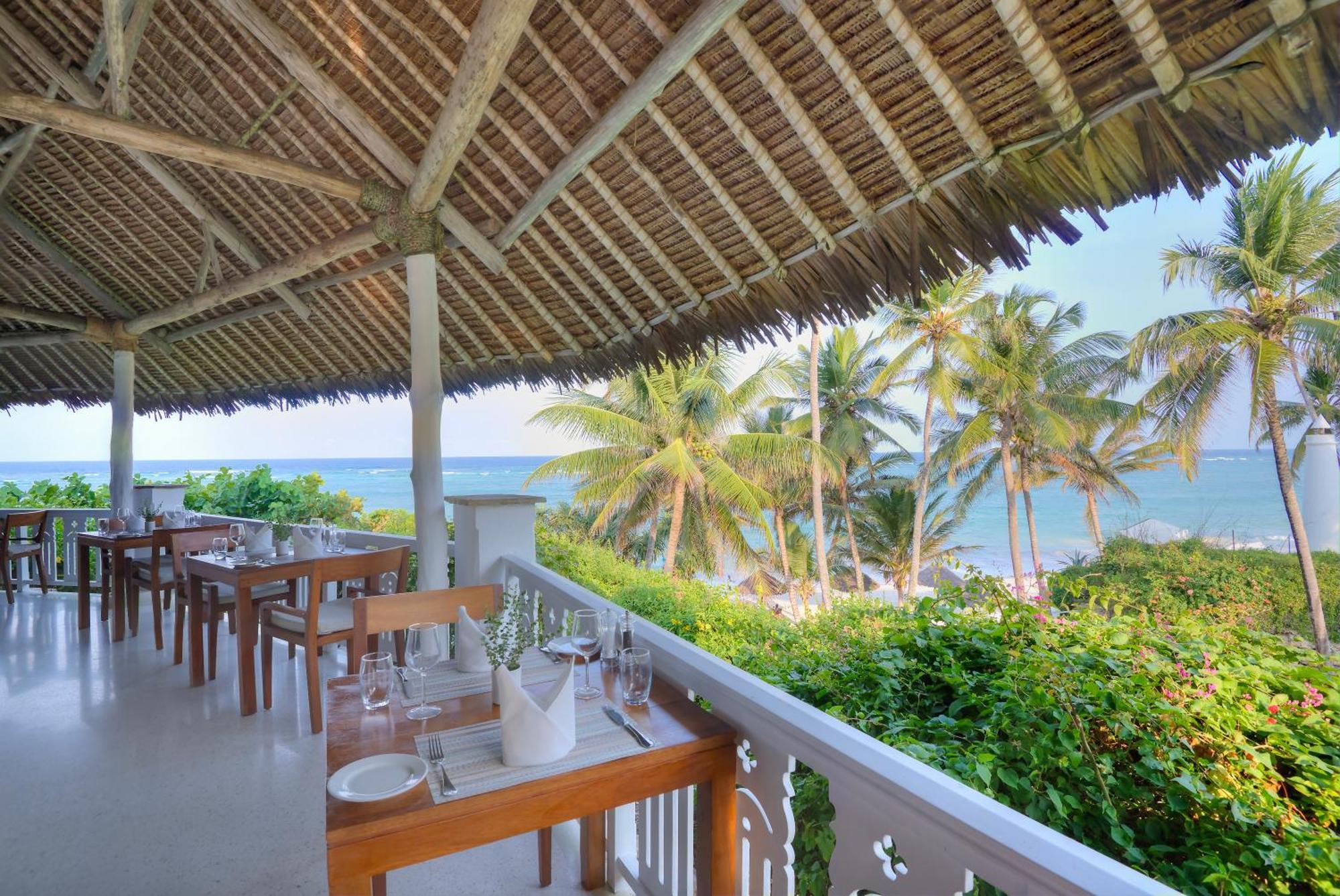 Diamonds Leisure Beach & Golf Resort Diani Beach Bagian luar foto The Deck Restaurant