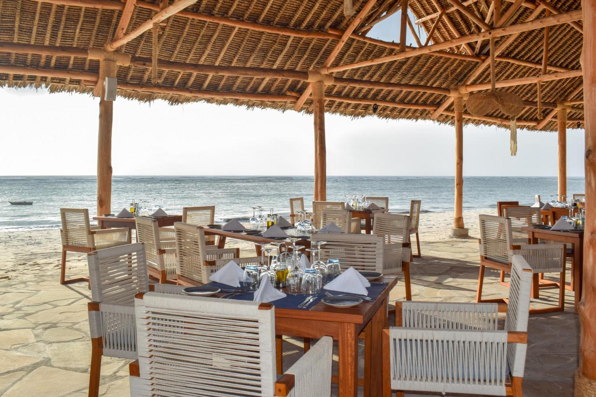 Diamonds Leisure Beach & Golf Resort Diani Beach Bagian luar foto