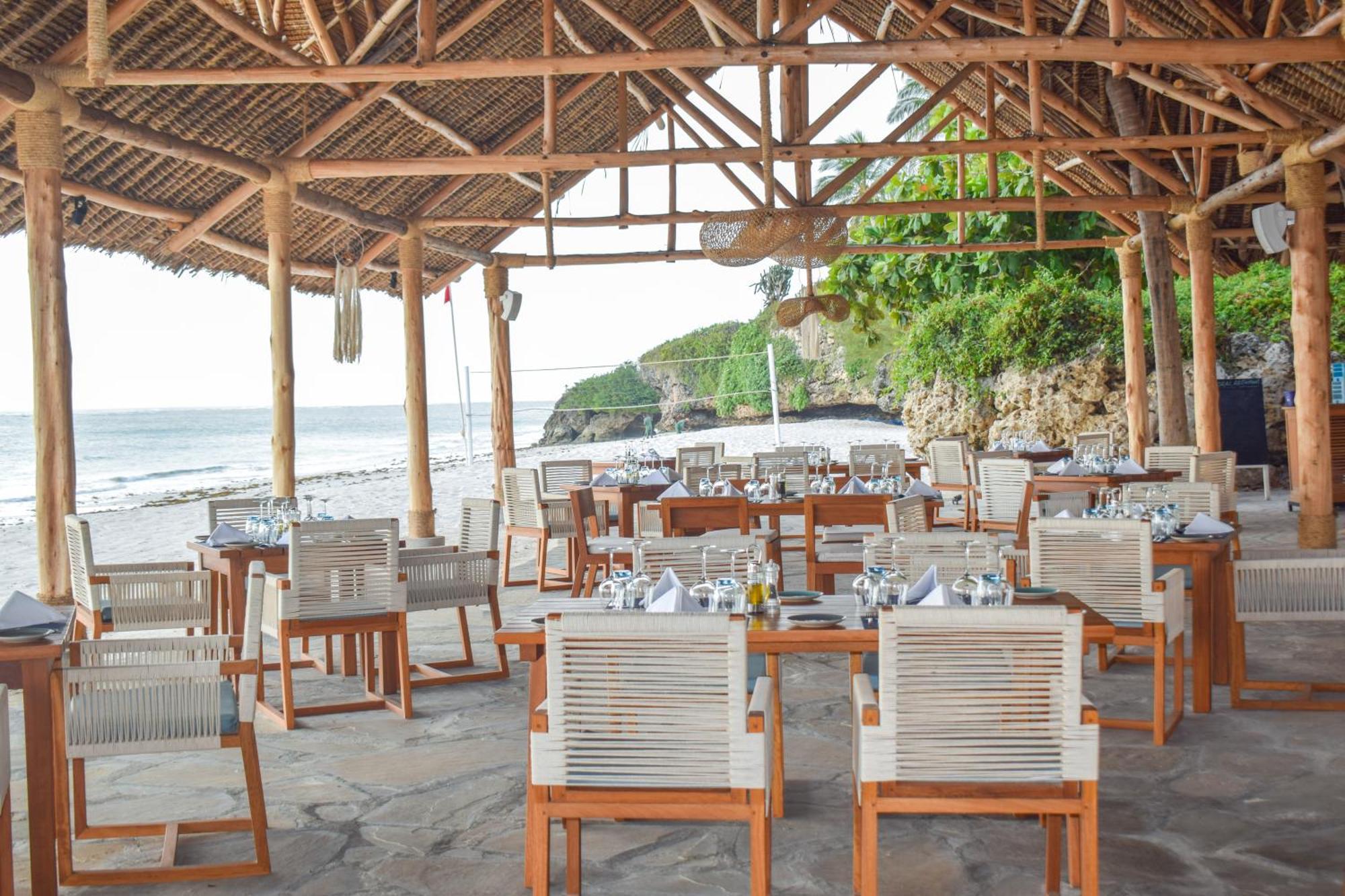 Diamonds Leisure Beach & Golf Resort Diani Beach Bagian luar foto
